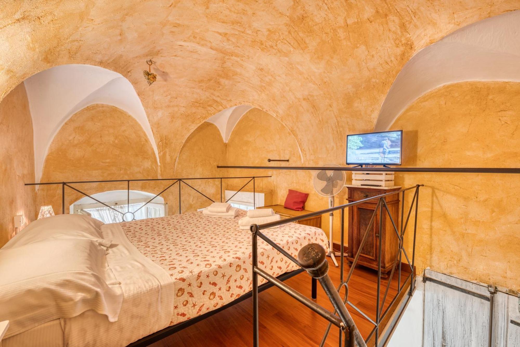 Mini Accommodation In Sanremo Liguria Luaran gambar